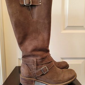 Beautiful L.L. Bean brushed leather zipped boots
